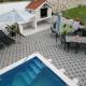 Villa in Podstrana with large outside swimming pool & hot tub for 14 people, Podstrana - Fotografie 3