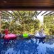 Inara by StayVista - Amidst lush greenery with Outdoor swimming pool & Indoor games, Lonavla - Foto 2