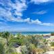 Plage 37 Orient Bay beach front with pool access, Orient Bay