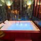 Suite jacuzzi, chic romantique climatisé à 50 m du metro Villeurbanne - Foto 3