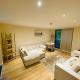 Liverpool City Centre Modern Apartment fits 6 people, Ливерпуль
