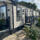 2 Bed, 2 Bath Lodge Style Caravan with Hot Tub & Private Garden at Patrington Haven Leisure Park - Foto 4