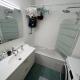 Guest room in a shared apartment - Metro 7 and Tramway T3a, Paris - Foto 8