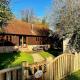 NEW Cosy cottage - Lake view & Log Burner - Dog proof garden, Rolvenden