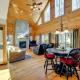 Creekside Cabin with Fire Pit and Hot Tub on Hemphill, Waynesville (Foto 7)