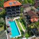The Green Rooms Surf & Yoga Camp - ON THE BEACH - Prime location Renovated 2024, Weligama