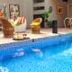 Villa Belle Vue- 4BHK Private Pool & Party Hall By StayMonkey, Лонавала - Фото 2