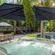 Turtles Nest Pool Home ~ Hot Tub ~ Walking Distance to the Beach - 821 E. 11th, New Smyrna Beach - Fotografie 2