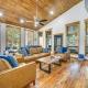 Furnished Deck, Hot Tub! Family Gem in Broken Bow, Broken Bow (photo 4)