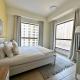 Sun, Sand, and FUN - King Bed, Sofa Bed! Sleeps 4, Dubai - Foto 9