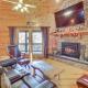 Riverfront Cabin with Wraparound Decks and Fire Pit! Ellijay - Foto 1
