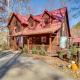 Riverfront Cabin with Wraparound Decks and Fire Pit! Ellijay - Foto 3