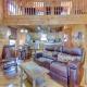 Riverfront Cabin with Wraparound Decks and Fire Pit! Ellijay - Foto 7