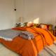 Baan KhaoSoi - Private room in a rooftop hostel 3rd floor, Khlong San (Foto 3)