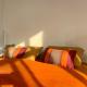 Baan KhaoSoi - Private room in a rooftop hostel 3rd floor, Khlong San (Foto 5)