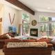 Wolf Den - Bright Open Concept 3 Bedroom- Hot Tub, Pet-Friendly, Minutes from Skiing!, Tahoma
