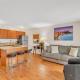 Deluxe Condo with Recreation Deck View, Free parking & WiFi, Honolulu (photo 3)
