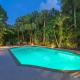 Palm Paradise - Pet Friendly Home on Siesta Key w/ Large Heated Private Pool & Outdoor Area!