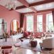 Luxury Pink Suite, autohalli, Helsinki (photo 2)