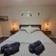 Stylish 2 Bedroom Apartment Sleeps 4 Contractors and Corporates Welcome