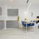 Dark Blue and Grey Apartment with Pastel Bedroom in Warsaw by Noclegi Renters, Varsavia - Foto 8