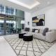 Maison Privee - Exquisite Duplex with Private Patio & Loft Living, Dubai - Foto 1