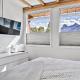 Ravens Crest Lodge - Stunning Views Perfectly Located on Main Street, Канмор (фото 9)