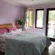 Cozy bedroom in well equipped apartment, Leatherhead