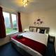 London 2 double bedrooms 2 Bathrooms Holiday Home - Parking SKYSPORTS, NETFLIX - 2 - 3 minutes walk to the Train station - 19min to London Liverpool Street fast Internet GROUND FLOOR 100s of shops restaurants bakeries 24-hour ASDA superstore, Major hospi, Londres (foto 2)