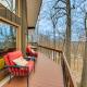 Eclectic Hubertus Home with Game Room and Fire Pit!, Germantown (zdjęcie 3)