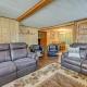 Lakefront Townsend Cabin with Fire Pit and Dock!, Townsend (fotografie 5)