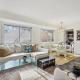 Executive 1BR King Suite - Free Parking - 5 min to DCA - 102