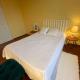 Cosy bedroom for 2 with Balcony in a Family Villa, Turnu Măgurele - 写真 10