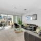 DNR QV Apartment Overlooking the Viaduct, Окленд - Фото 4