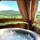 Holiday home with hot tube, near the river, Pokupsko