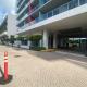Beachfront Miami Apartment with Full Kitchen -A Hallandale Beach - Zdjęcie 8