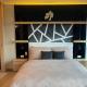 Escape 1BR One Uptown BGC w/ Sound System, Manila - Photo 1