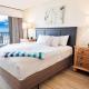 Oceanfront King Room with Private Balcony 4th Floor, Полис-Айленд