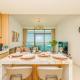 2BR Breathtaking Beach Vista- Private Beach Access, Dubaj - Fotografie 7