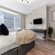 Stylish 3BR Home with Garden Sleeps 6, Londra - Foto 8