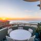 Sunsets Paradise 2BR with Parking by Beachfront Stay, Herzelia 