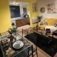 The Yellow Sapphire Sanctum - Cosy 1 bed flat with FREE Parking & FAST WiFi near city centre, Birmingham New Street Station, National sea life centre Birmingham, Ladywood leisure centre and Egbaston golf club, Birmingham