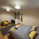 New city flat, 3 x double bed en-suite bedrooms, private kitchen & lounge, free private parking & own workspaces Exeter - Fotografie 4
