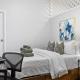 Sleek 2BR - Walking distance to Times Square, New York - Photo 2