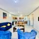 Mine is a BnB house, with 3 bedrooms. One master bedroom. It's I Pavilion Suites apartment, Block 1House N., Mombasa - Zdjęcie 8