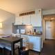 Cute Cedar Lodge Studio with Balcony & Lake Views!, Laconia (fotografie 3)