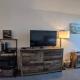 Cute Cedar Lodge Studio with Balcony & Lake Views!, Laconia (fotografie 9)