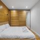 Stunning 2 bed 2 bath with air con + garden, London - Photo 9