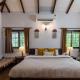 Farmhouse Retreat by StayVista - Classic architecture, Rustic interiors, Cozy rooms & A refreshing swimming pool, Girnāre - 写真 6