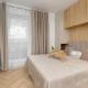 Bright Beige Apartment with Furnished Balcony and Parking in Gdańsk by Noclegi Renters, Gdańsk (photo 2)
